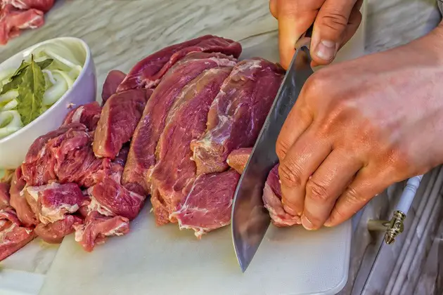 Cutting meat for jerky