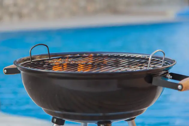 Charcoal Grill with Grilling Grate