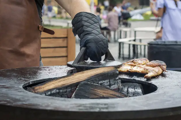 Man using bbq gloves